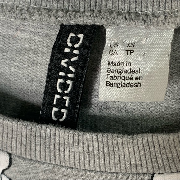 H&M Divided Dog Graphics Sweatshirt - Picture 13 of 14